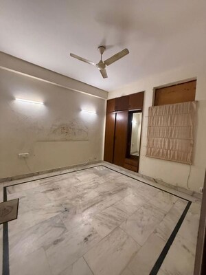 Room in 3 BHK Builder Floor at Greater Kailash ii – for Rent