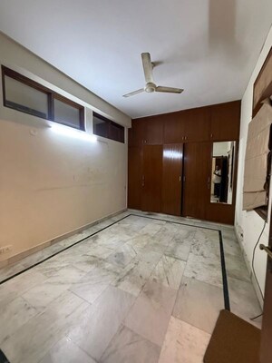 Room in 3 BHK Builder Floor at Greater Kailash ii – for Rent