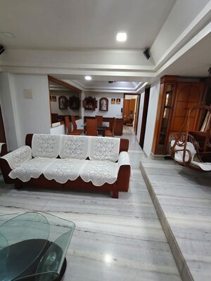 2 BHK Apartment For Rent in Regal Apartment, Santacruz West