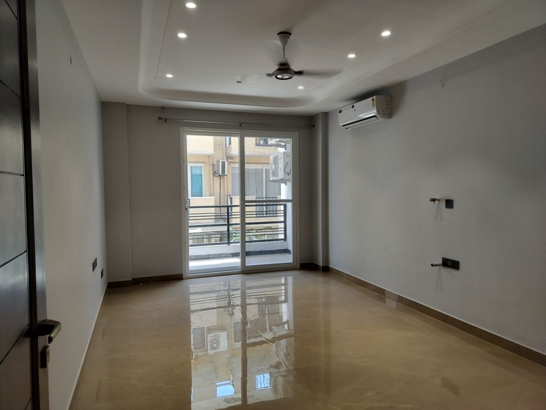 4 BHK + Servant Room 3600 Sq.Ft. Builder Floor in Emaar Emerald Floors