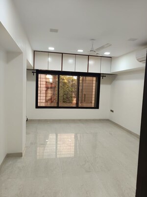 2 BHK Apartment For Sale in Khar West