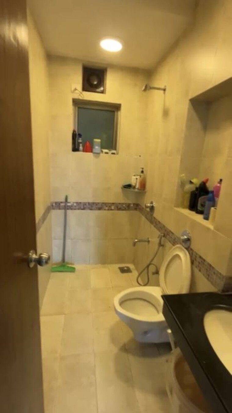 Bathroom, oberoi-realty-splendor 3 Bedroom 1600 Sq.Ft. Apartment In Andheri East Mumbai 10575092