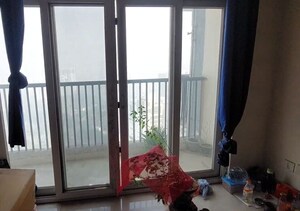 Room in 3 BHK Apartment at Amrapali Platinum, Sector 119 – for Sale