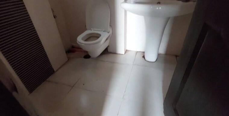 Bathroom, amrapali-platinum 3 Bedroom 1495 Sq.Ft. Apartment In Sector 119 Noida 10575103