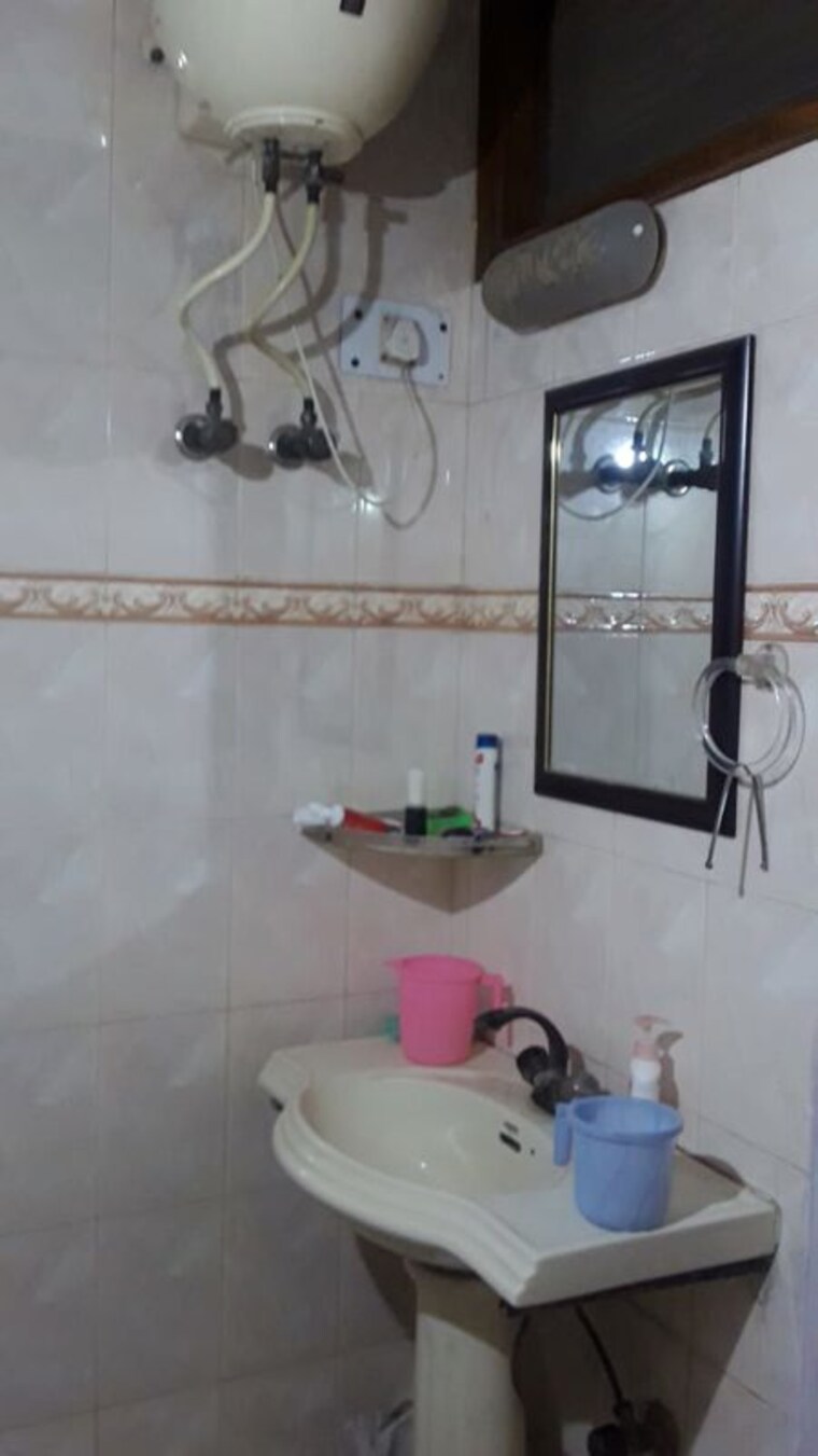 Bathroom, sector 20 2 Bedroom 900 Sq.Ft. Independent House In Sector 20 Noida 10575110