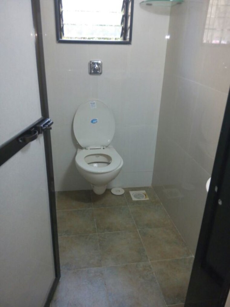 Bathroom, sea-gull 2 Bedroom 800 Sq.Ft. Apartment In Pali Hill Mumbai 10575113