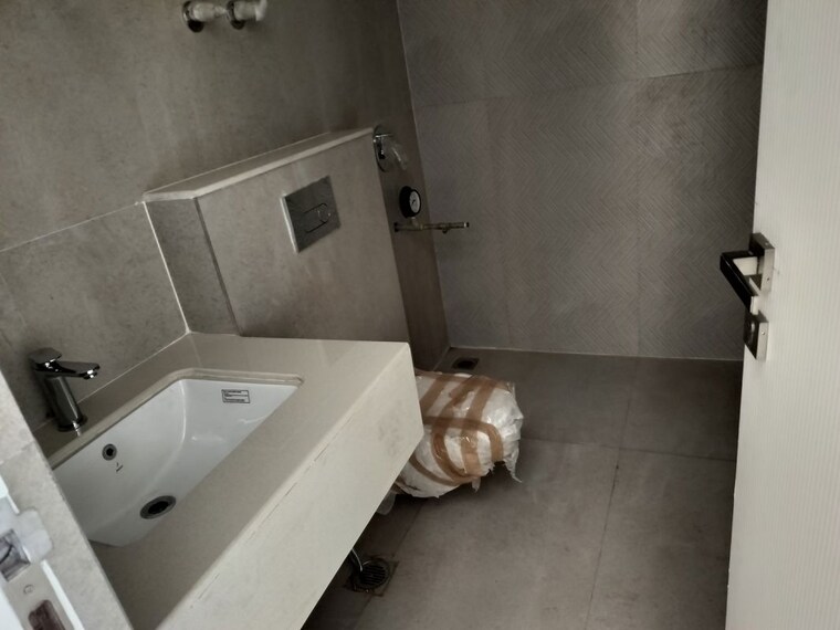Bathroom, signature-global-city-79b 3.5 Bedroom 1525 Sq.Ft. Apartment In Sector 79b Gurgaon 10575098