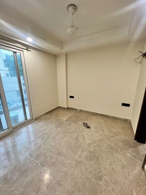 Room in 3 BHK Builder Floor at Naraina – for Rent