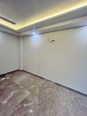 Room in 3 BHK Builder Floor at Naraina – for Rent