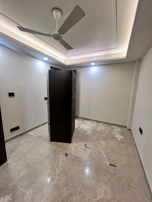 Room in 3 BHK Builder Floor at Naraina – for Rent