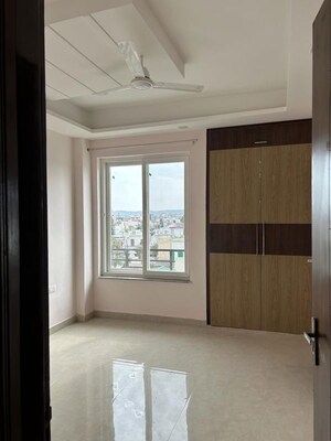 Room in 3 BHK Builder Floor at Engineers Enclave – for Rent