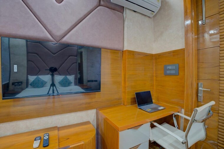 Team Area, dlf city phase 3 1 Bedroom 600 Sq.Ft. Builder Floor In Dlf City Phase 3 Gurgaon 10575150