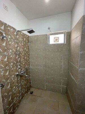 Bathroom in 2 BHK Builder Floor at Shimla Bypass Road – for Rent