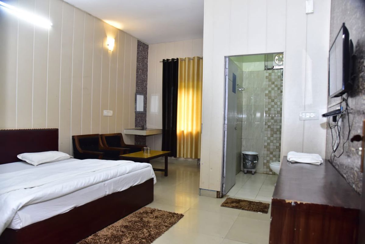 2 BHK 1000 Sq.Ft. Apartment in Supertech Golf Country Village