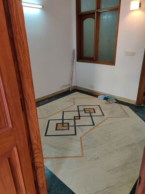 Room in 2 BHK Builder Floor at Kailash Hills – for Rent