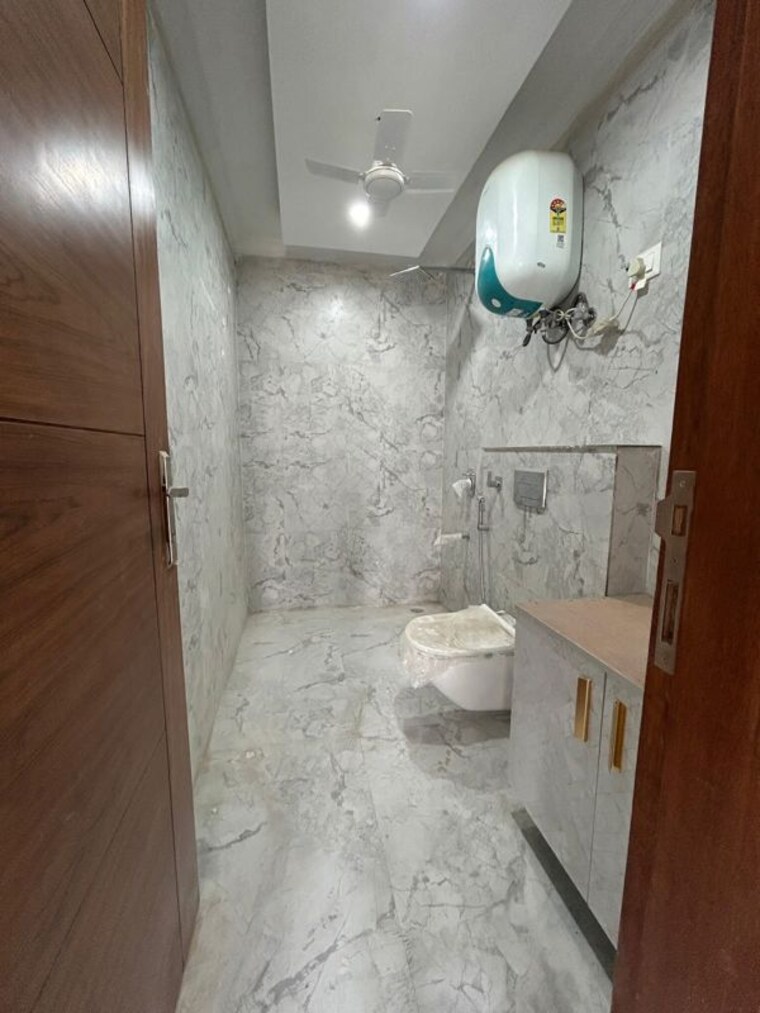 Bathroom, saket 4 Bedroom 1800 Sq.Ft. Builder Floor In Saket Delhi 10575188