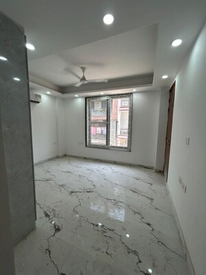 Room in 4 BHK Builder Floor at Saket – for Rent