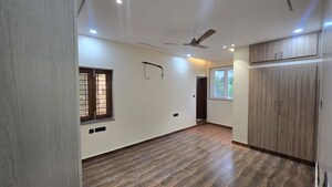 Room in 3 BHK Apartment at Vasant Kunj – for Rent