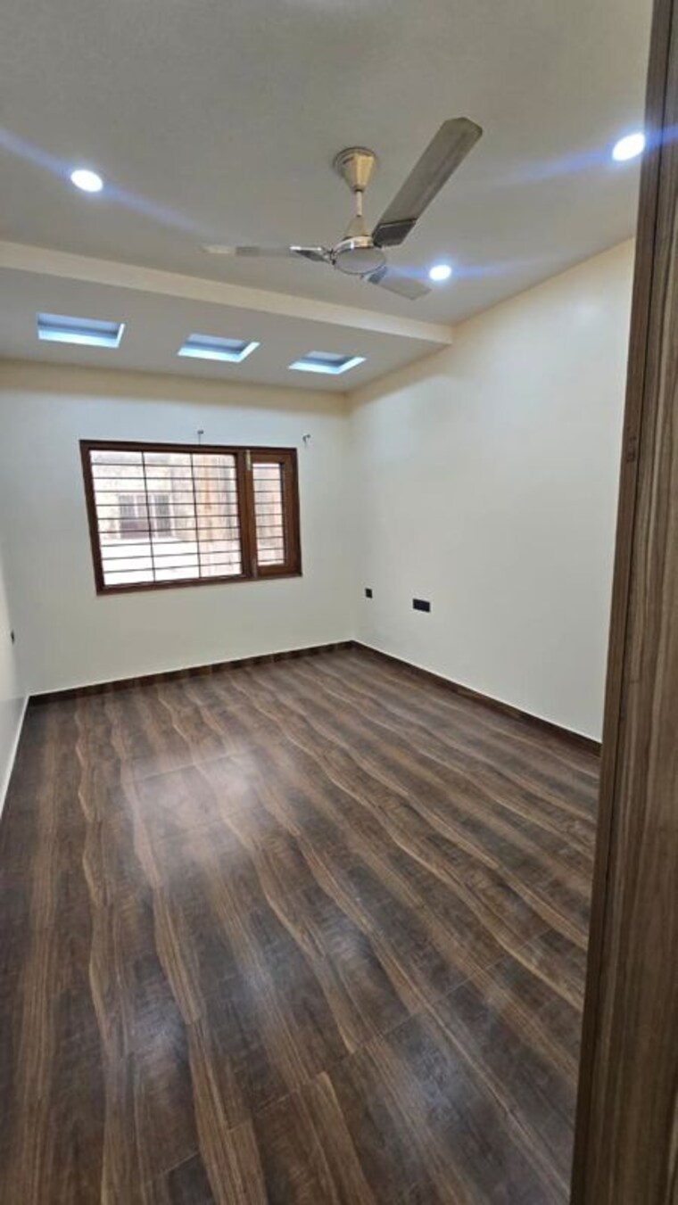 Room, vasant kunj 3 Bedroom 1600 Sq.Ft. Apartment In Vasant Kunj Delhi 10575277