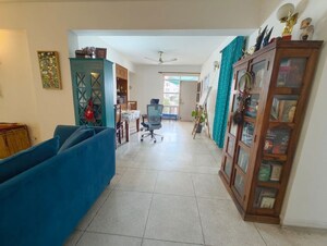 Building Lobby in 3 BHK Builder Floor at Sector 57 – for Rent