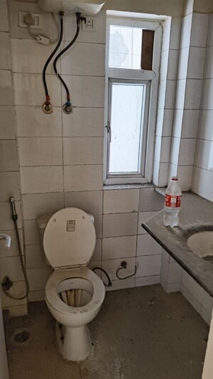 Bathroom in 2 BHK Apartment at Amolik Heights, Sector 88 – for Sale