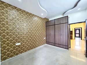 Room in 3 BHK Apartment at Pir Machalla – for Sale