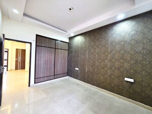 Room in 3 BHK Apartment at Pir Machalla – for Sale