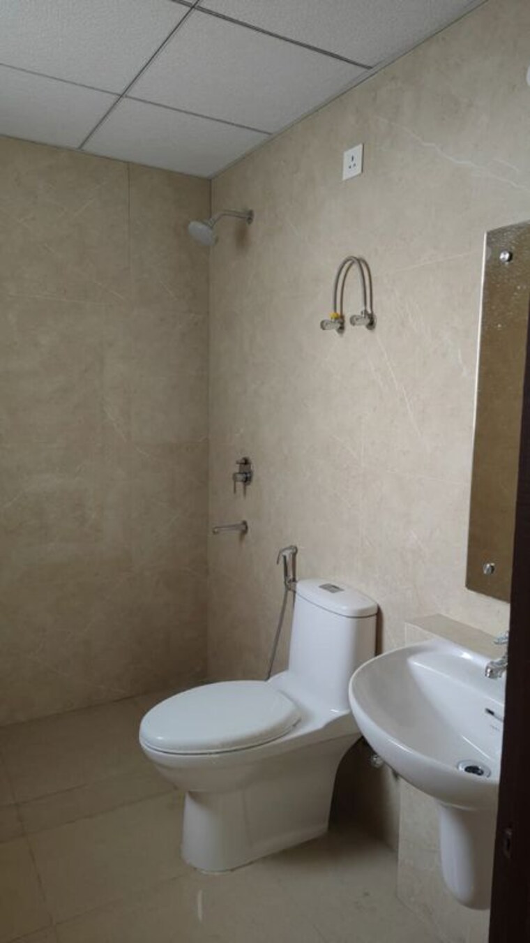 Bathroom, omaxe-the-resort 3 Bedroom 1395 Sq.Ft. Apartment In South Mullanpur Chandigarh 10575316