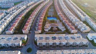 4 BHK + Servant Room Villa For Rent in Paramount Golf Foreste Apartments in Zeta I Greater Noida, Greater Noida