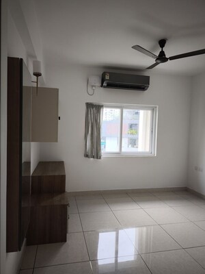 Room in 3 BHK Apartment at Prestige Hillside Gateway, Kakkanad – for Rent