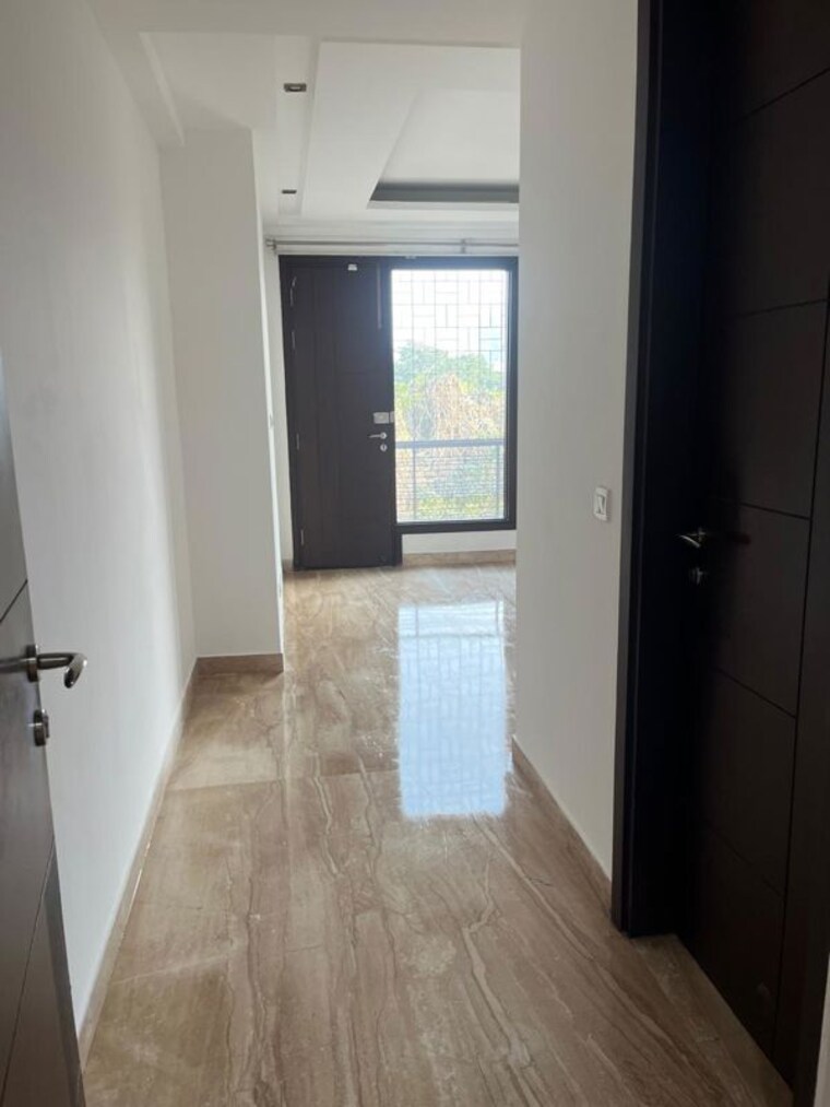 Room, new friends colony 4 Bedroom 500 Sq.Yd. Builder Floor In New Friends Colony Delhi 10575371