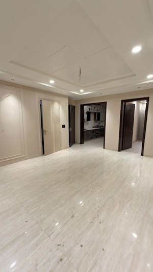 Room in 3 BHK Builder Floor at Parklands, Sector 85 – for Sale