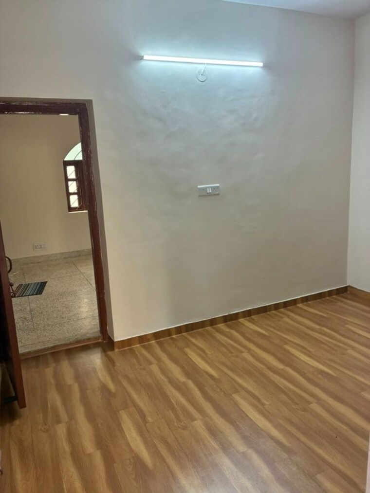 Room, naraina 2 Bedroom 125 Sq.Yd. Builder Floor In Naraina Delhi 10575412