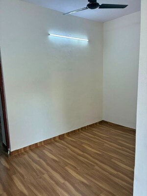 Room in 2 BHK Builder Floor at Naraina – for Rent