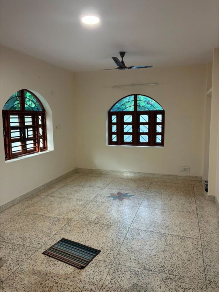 Hall, naraina 2 Bedroom 125 Sq.Yd. Builder Floor In Naraina Delhi 10575412