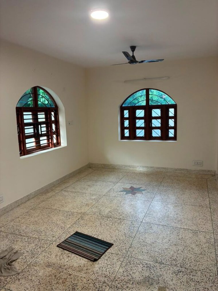 Hall, naraina 2 Bedroom 125 Sq.Yd. Builder Floor In Naraina Delhi 10575412