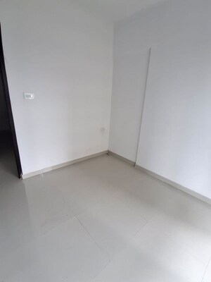 Room in 2 BHK Apartment at Sri Zynergy, Suman Nagar – for Rent