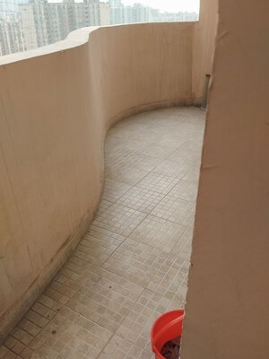 Bathroom in 2.5 BHK Apartment at Supertech Cape Town, Sector 74 – for Rent