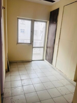 Room in 3 BHK Builder Floor at BPTP Park Elite Floors, Sector 85 – for Rent