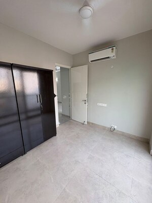 Room in 3 BHK Apartment at Signature Global City, Sector 37d – for Rent
