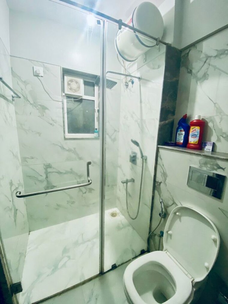 Bathroom, raheja-ridgewood 2 Bedroom 950 Sq.Ft. Apartment In Goregaon East Mumbai 10575457