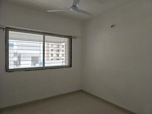 Room in 2 BHK Apartment at Voski Emerald, Kharadi – for Rent