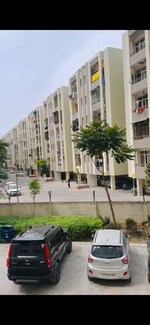 1 Rk  255 Sq.Ft. Builder Floor in Wave City