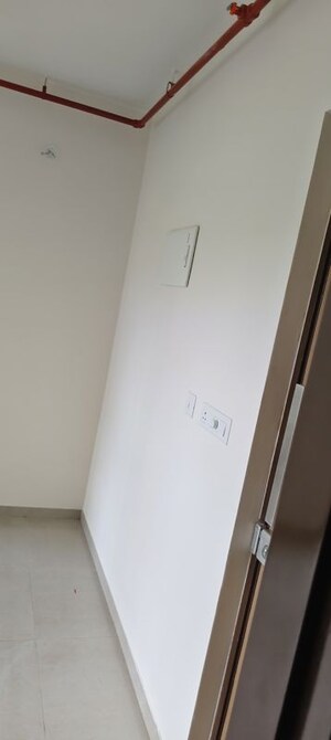 Room in 1 BHK Apartment at Piramal Vaikunth, Balkum Pada – for Rent