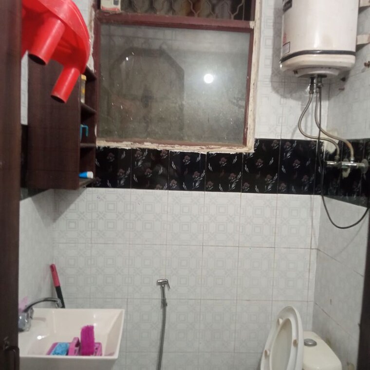 Bathroom, shiv nagar 2 Bedroom 900 Sq.Ft. Builder Floor In Shiv Nagar Delhi 10575413