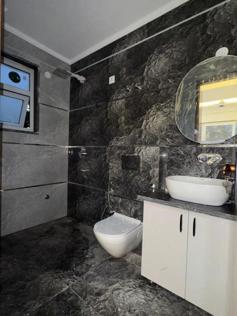 Bathroom, sector 23 3 Bedroom 1550 Sq.Ft. Builder Floor In Sector 23 Gurgaon 10575542