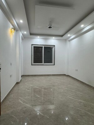Room in 3 BHK Builder Floor at Sector 23 – for Rent