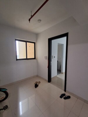 Room in 2 BHK Apartment at Risland The Icon Phase 3, Dhokali – for Rent