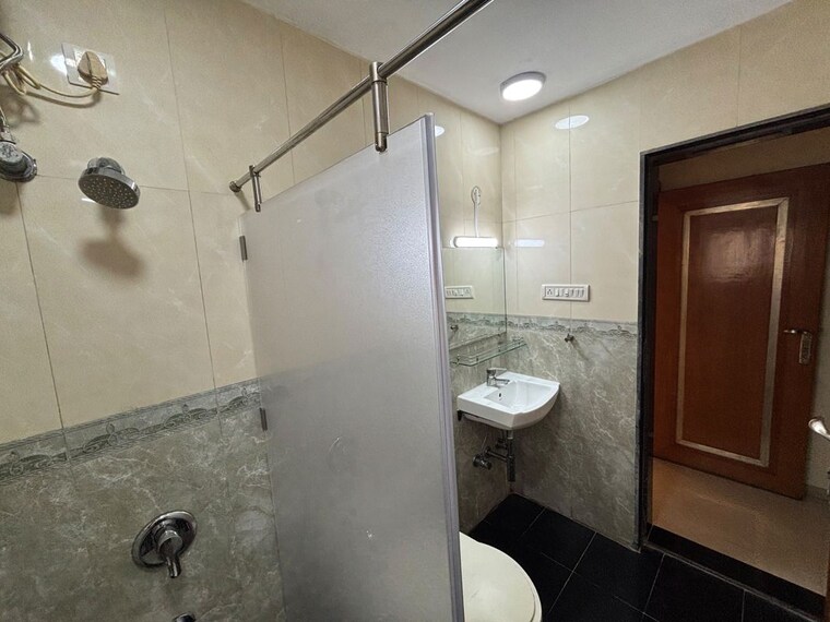 Bathroom, dheeraj-plaza 2 Bedroom 1100 Sq.Ft. Apartment In Bandra West Mumbai 10575527