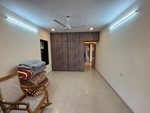 Furnished Amenities in 2 BHK Apartment at Dheeraj Plaza, Bandra West – for Rent